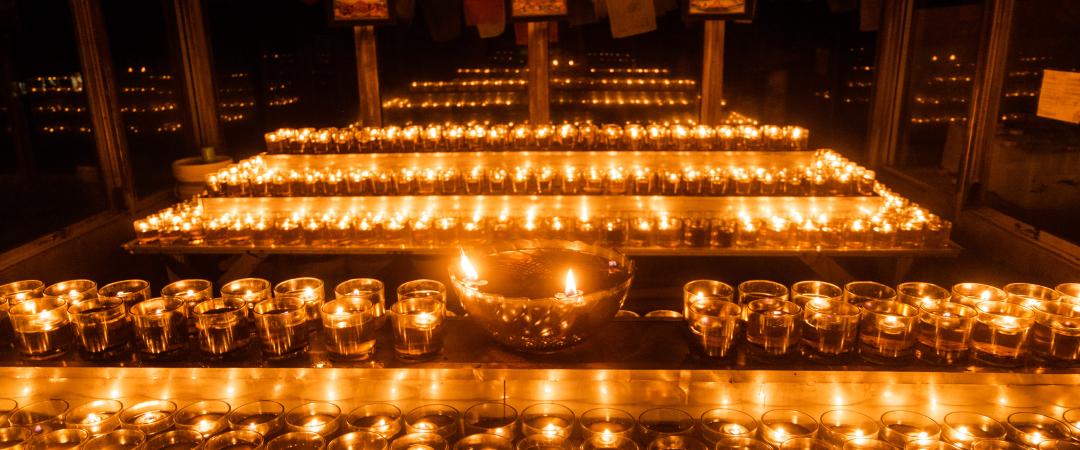 Kesempatan Mempersembahkan Pelita untuk Umur Panjang Sang Mentari Dharma